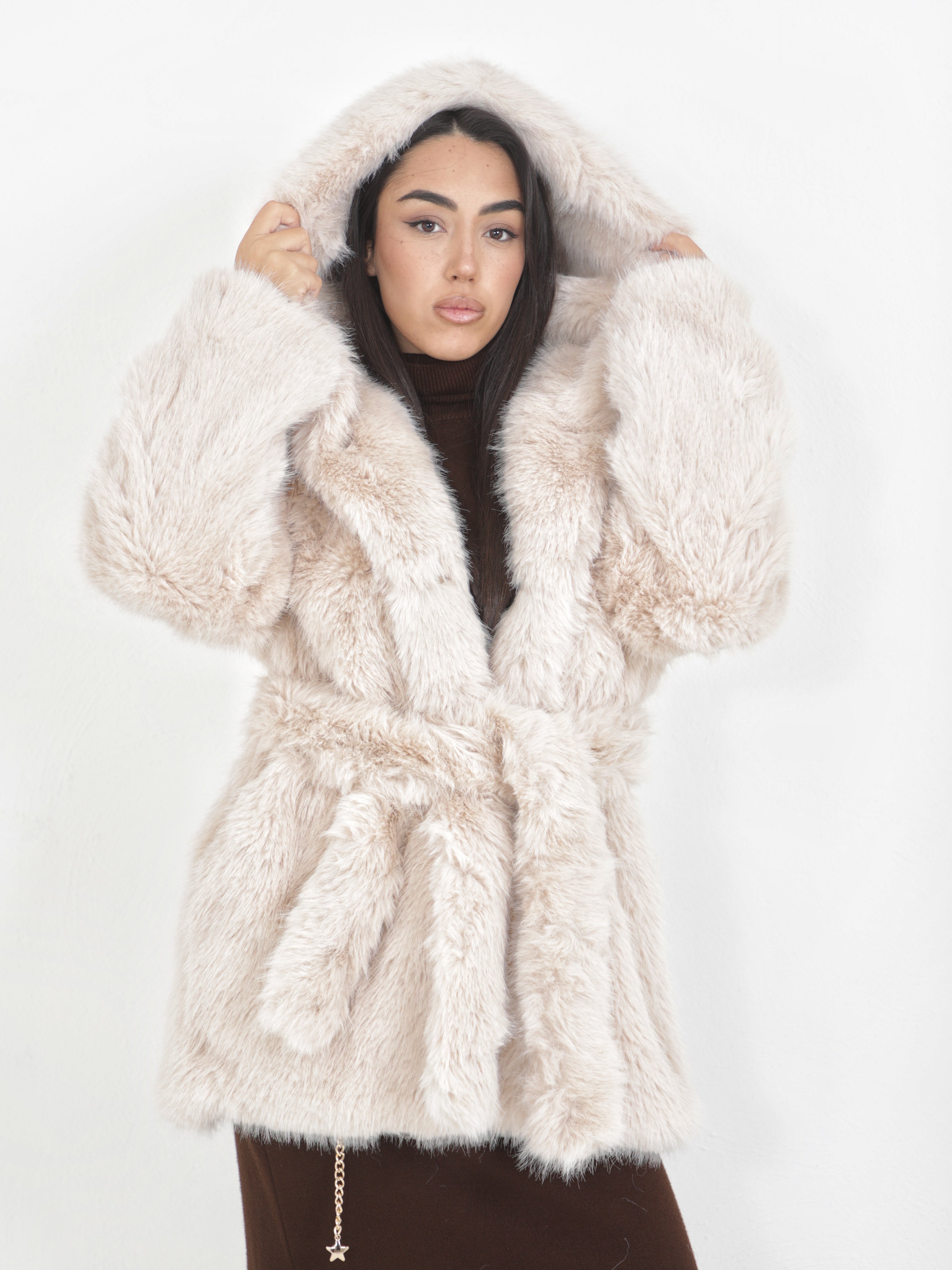 Pelliccia con cappuccio