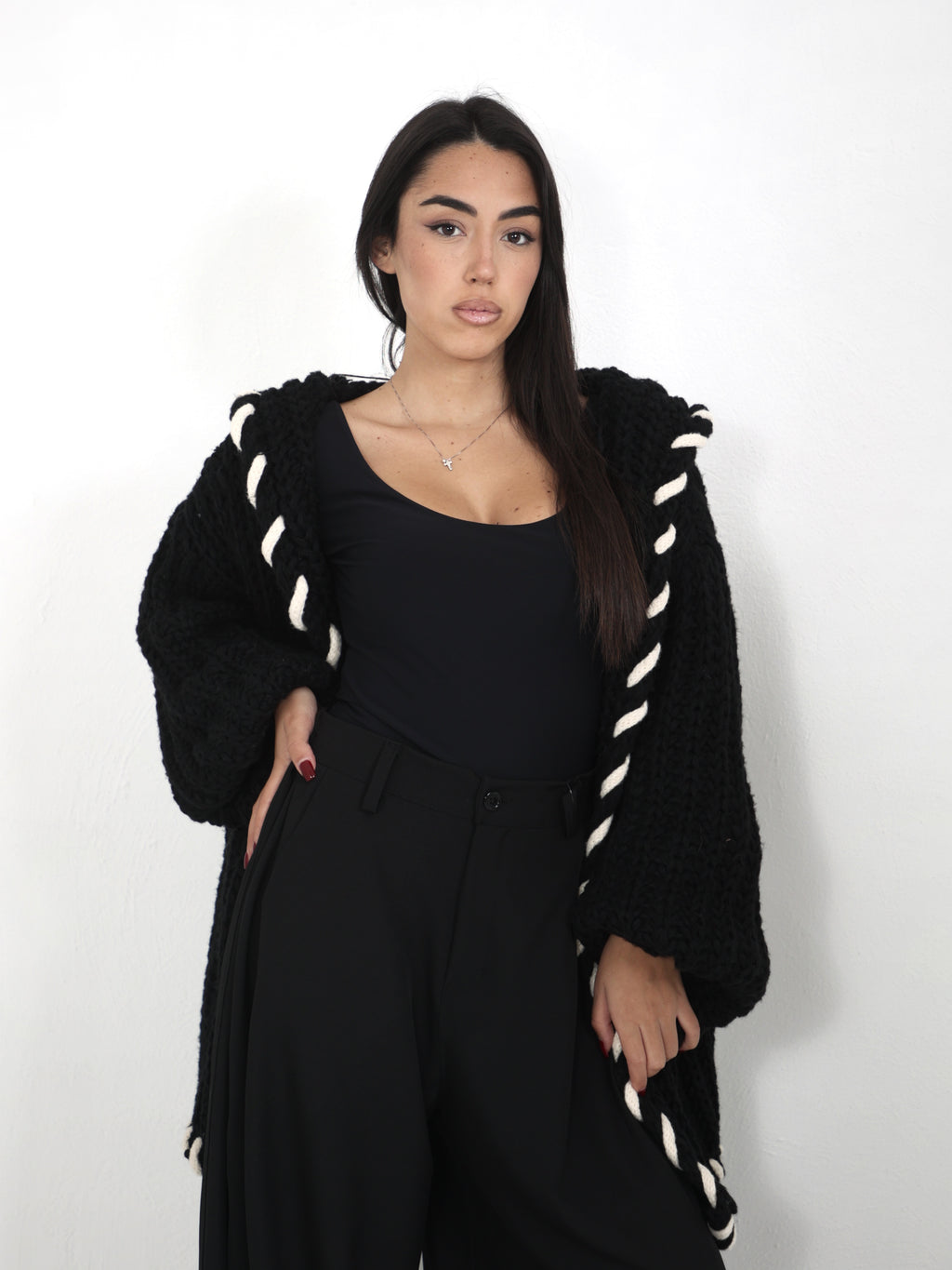 Cardigan in lana con cappuccio